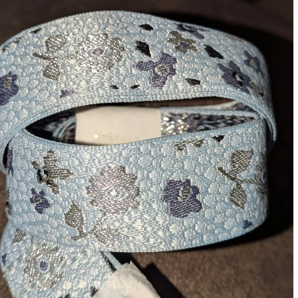 Vera Bradley Iconic Wide Lanyard Floating Ditsy Blue Floral Metallic 26960-R28